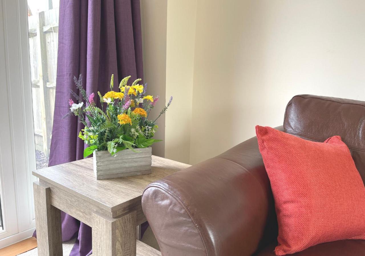 Ashford Holiday Home Sleeps 6 Free Parking Wifi 韦尔斯布罗斯 外观 照片