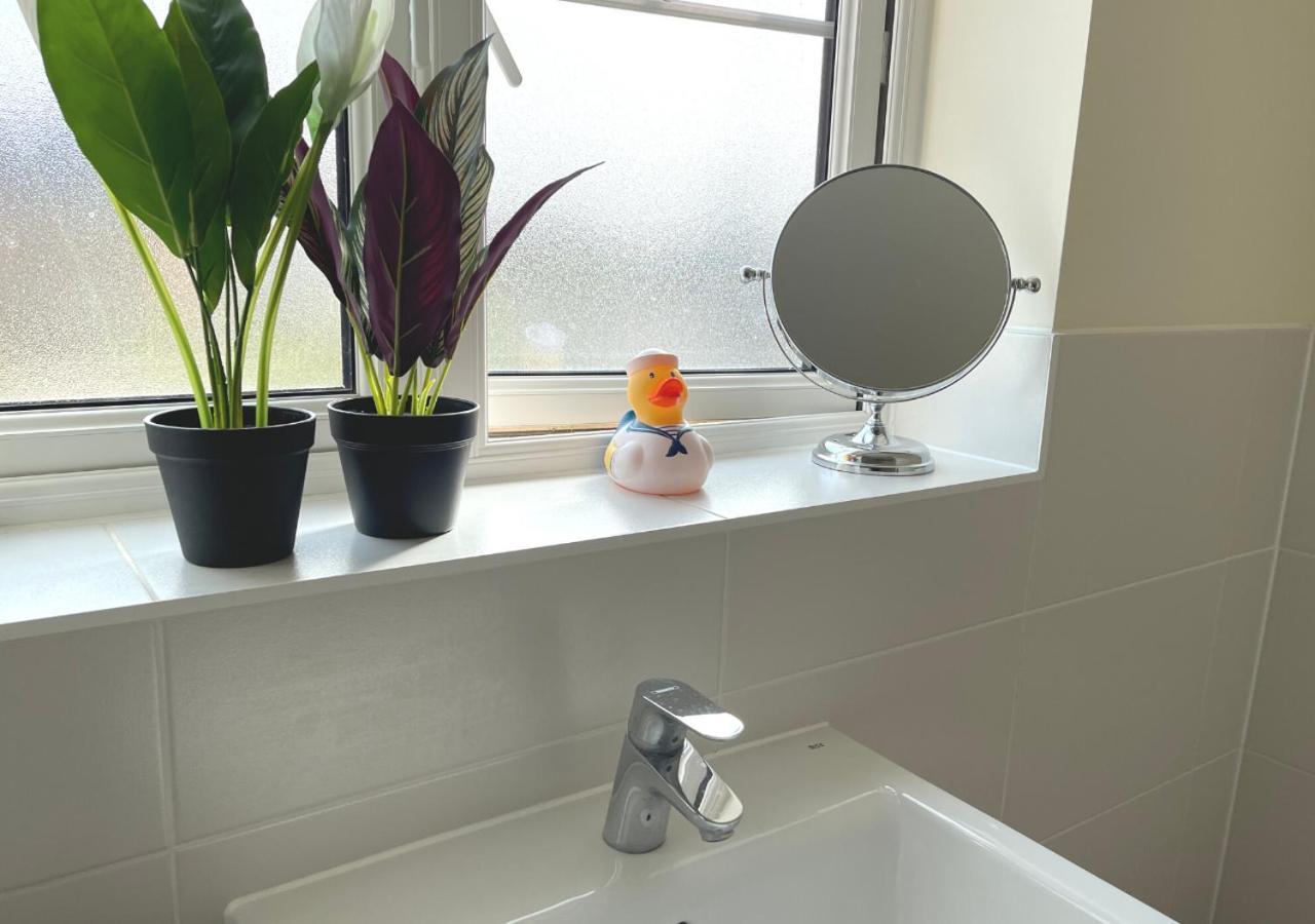 Ashford Holiday Home Sleeps 6 Free Parking Wifi 韦尔斯布罗斯 外观 照片