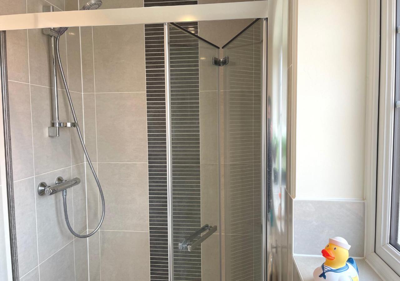 Ashford Holiday Home Sleeps 6 Free Parking Wifi 韦尔斯布罗斯 外观 照片