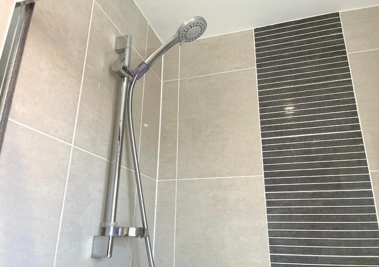 Ashford Holiday Home Sleeps 6 Free Parking Wifi 韦尔斯布罗斯 外观 照片